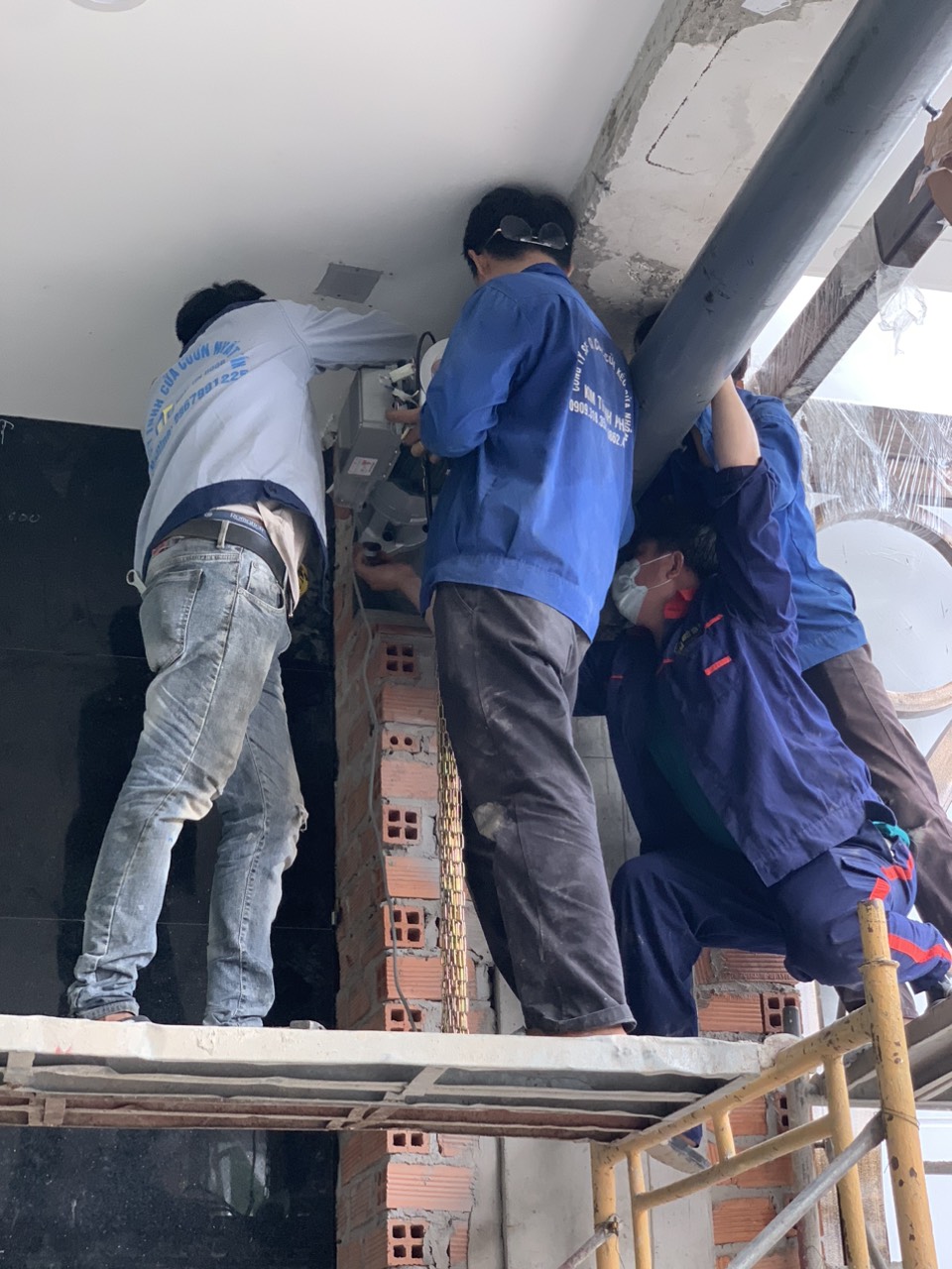 Sửa cửa cuốn quận 7 tại nhà 24H, đến nhanh, giá rẻ nhất TPHCM